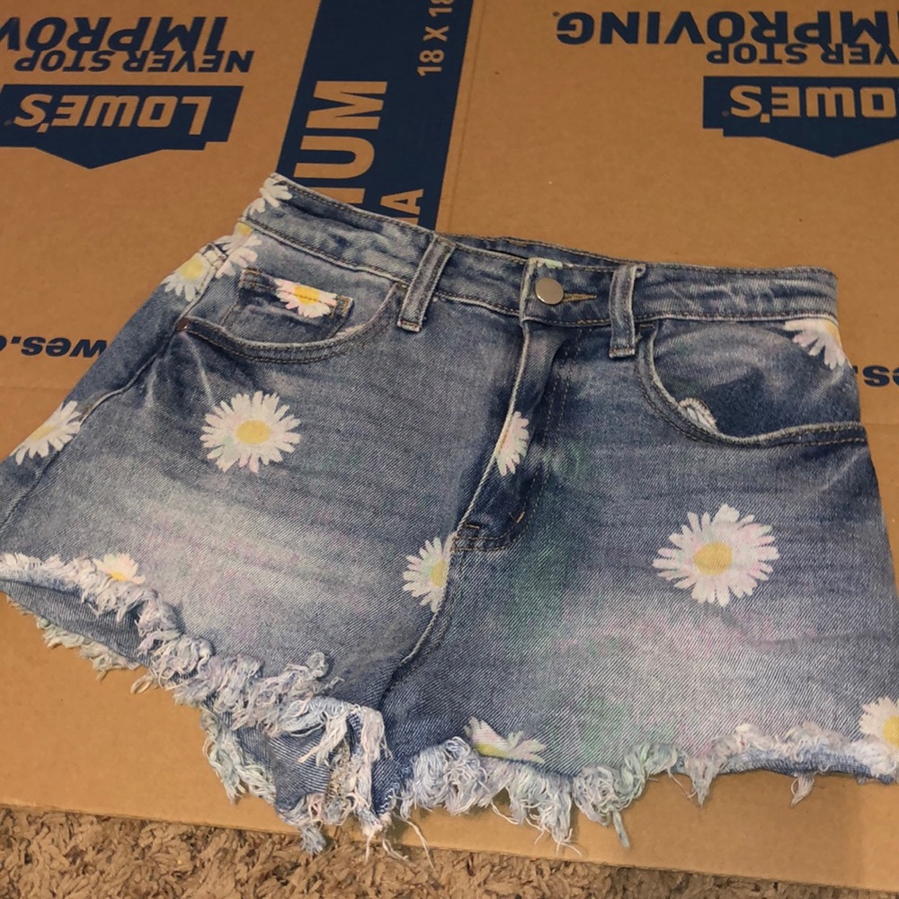 Material girl juniors size 5 shorts